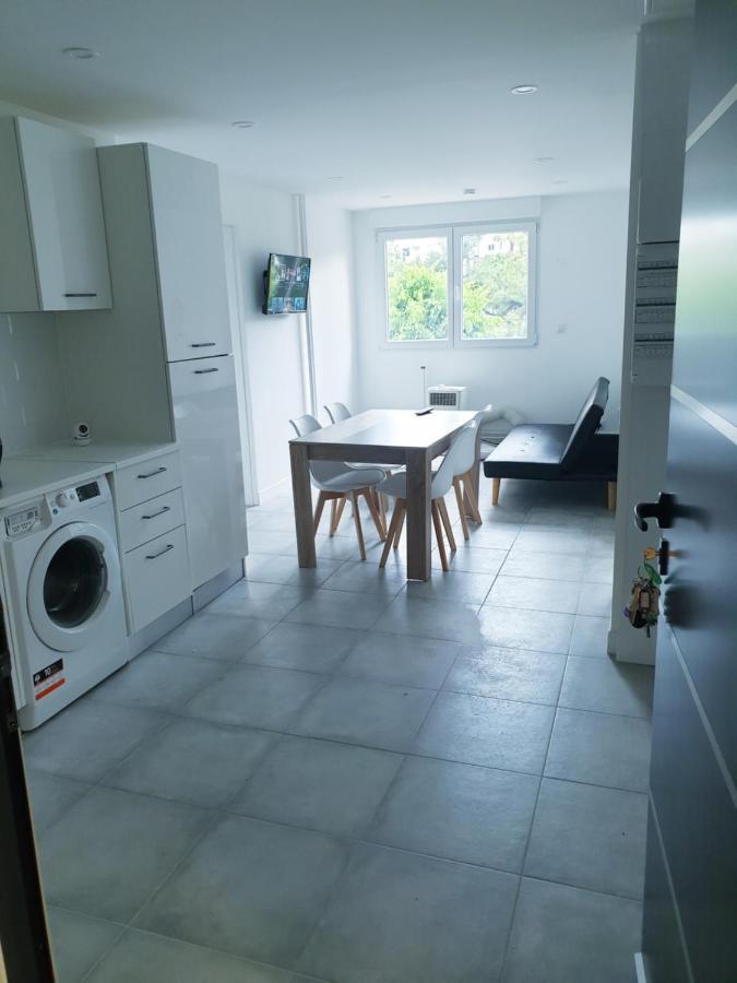 Renove 2023 Proche Aeroport 5min, Gare Sncf 2 Min, Tramway Au Pied De L'immeuble , Parking Possible, Renovated 2023 Near The Airport 5 Min, Train Station 2 Min, Tram Next To The Building 1 Min, Parking Possible Apartment Nizza