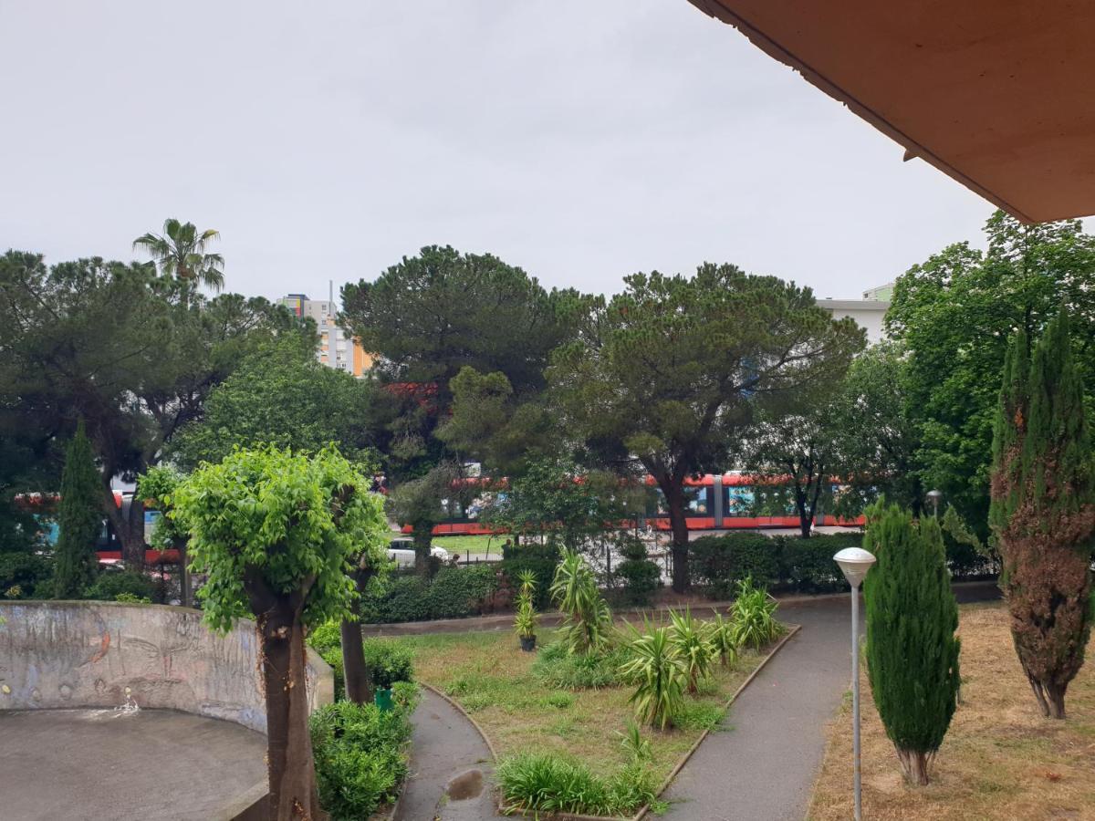 Renove 2023 Proche Aeroport 5min, Gare Sncf 2 Min, Tramway Au Pied De L'immeuble , Parking Possible, Renovated 2023 Near The Airport 5 Min, Train Station 2 Min, Tram Next To The Building 1 Min, Parking Possible *