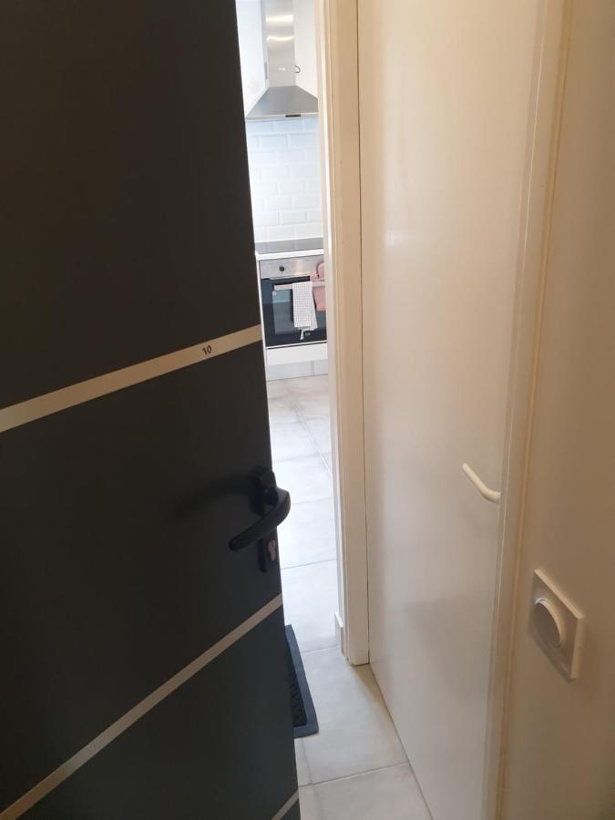 Renove 2023 Proche Aeroport 5min, Gare Sncf 2 Min, Tramway Au Pied De L'immeuble , Parking Possible, Renovated 2023 Near The Airport 5 Min, Train Station 2 Min, Tram Next To The Building 1 Min, Parking Possible Apartment