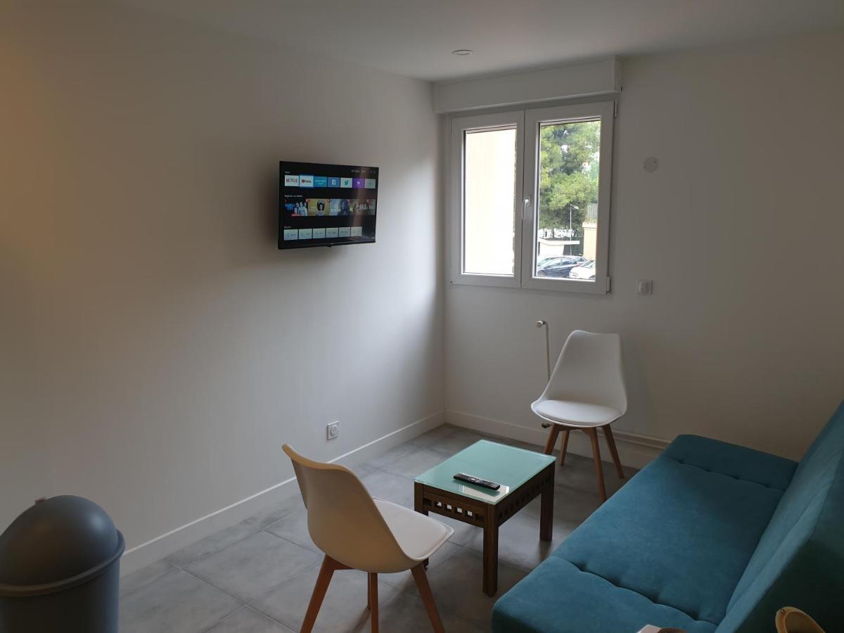 Renove 2023 Proche Aeroport 5min, Gare Sncf 2 Min, Tramway Au Pied De L'immeuble , Parking Possible, Renovated 2023 Near The Airport 5 Min, Train Station 2 Min, Tram Next To The Building 1 Min, Parking Possible Nizza