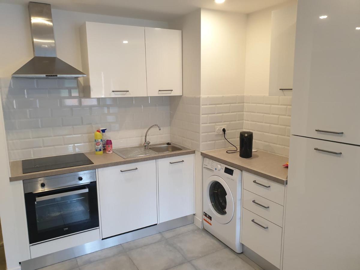 Renove 2023 Proche Aeroport 5min, Gare Sncf 2 Min, Tramway Au Pied De L'immeuble , Parking Possible, Renovated 2023 Near The Airport 5 Min, Train Station 2 Min, Tram Next To The Building 1 Min, Parking Possible Appartamento Nizza