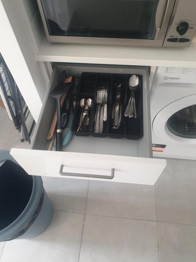 Appartamento Renove 2023 Proche Aeroport 5min, Gare Sncf 2 Min, Tramway Au Pied De L'immeuble , Parking Possible, Renovated 2023 Near The Airport 5 Min, Train Station 2 Min, Tram Next To The Building 1 Min, Parking Possible Nizza