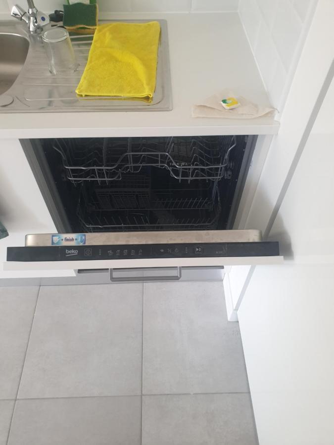 Appartamento Renove 2023 Proche Aeroport 5min, Gare Sncf 2 Min, Tramway Au Pied De L'immeuble , Parking Possible, Renovated 2023 Near The Airport 5 Min, Train Station 2 Min, Tram Next To The Building 1 Min, Parking Possible Nizza
