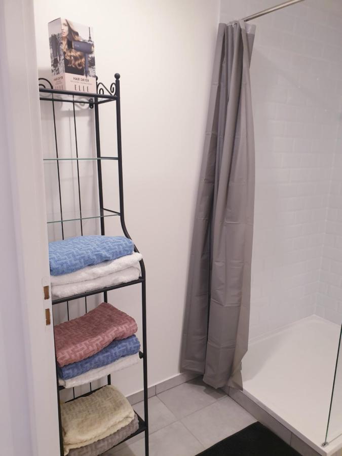 Appartamento Renove 2023 Proche Aeroport 5min, Gare Sncf 2 Min, Tramway Au Pied De L'immeuble , Parking Possible, Renovated 2023 Near The Airport 5 Min, Train Station 2 Min, Tram Next To The Building 1 Min, Parking Possible Nizza