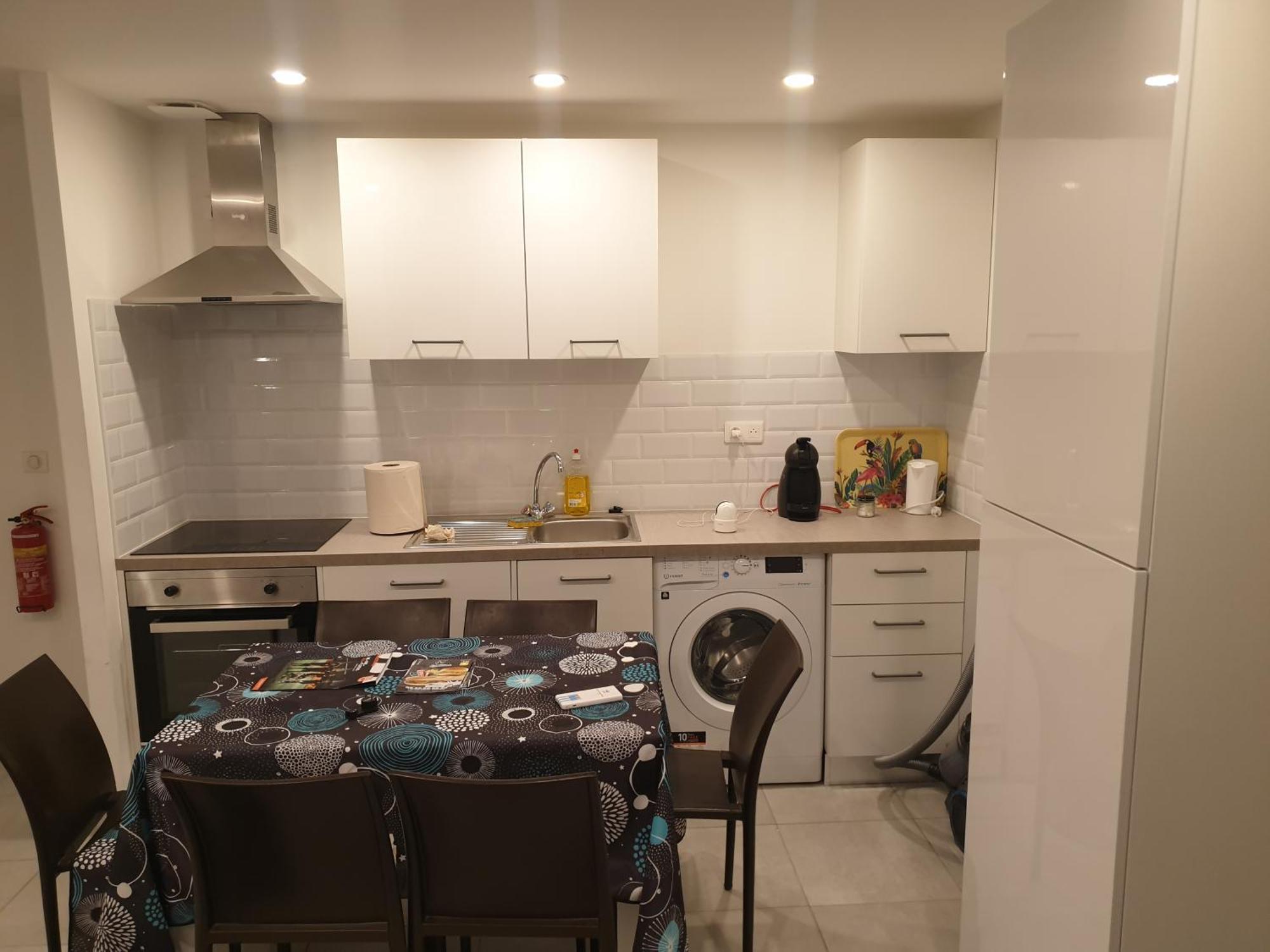 Renove 2023 Proche Aeroport 5min, Gare Sncf 2 Min, Tramway Au Pied De L'immeuble , Parking Possible, Renovated 2023 Near The Airport 5 Min, Train Station 2 Min, Tram Next To The Building 1 Min, Parking Possible Appartamento Nizza