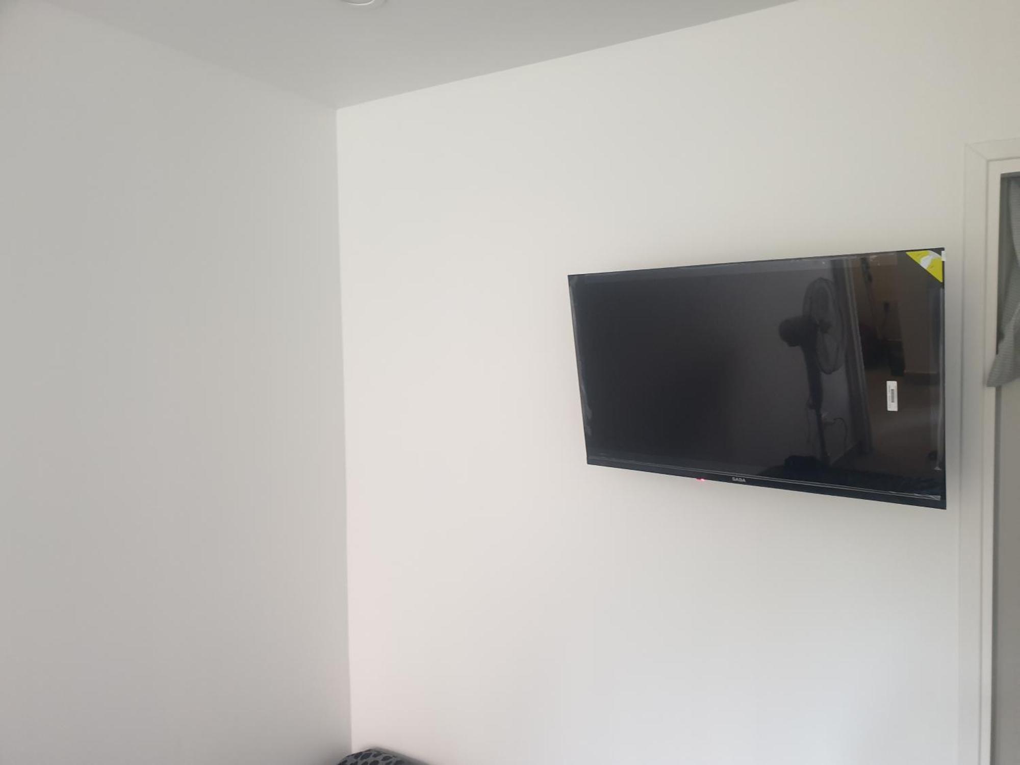 Renove 2023 Proche Aeroport 5min, Gare Sncf 2 Min, Tramway Au Pied De L'immeuble , Parking Possible, Renovated 2023 Near The Airport 5 Min, Train Station 2 Min, Tram Next To The Building 1 Min, Parking Possible * Nizza