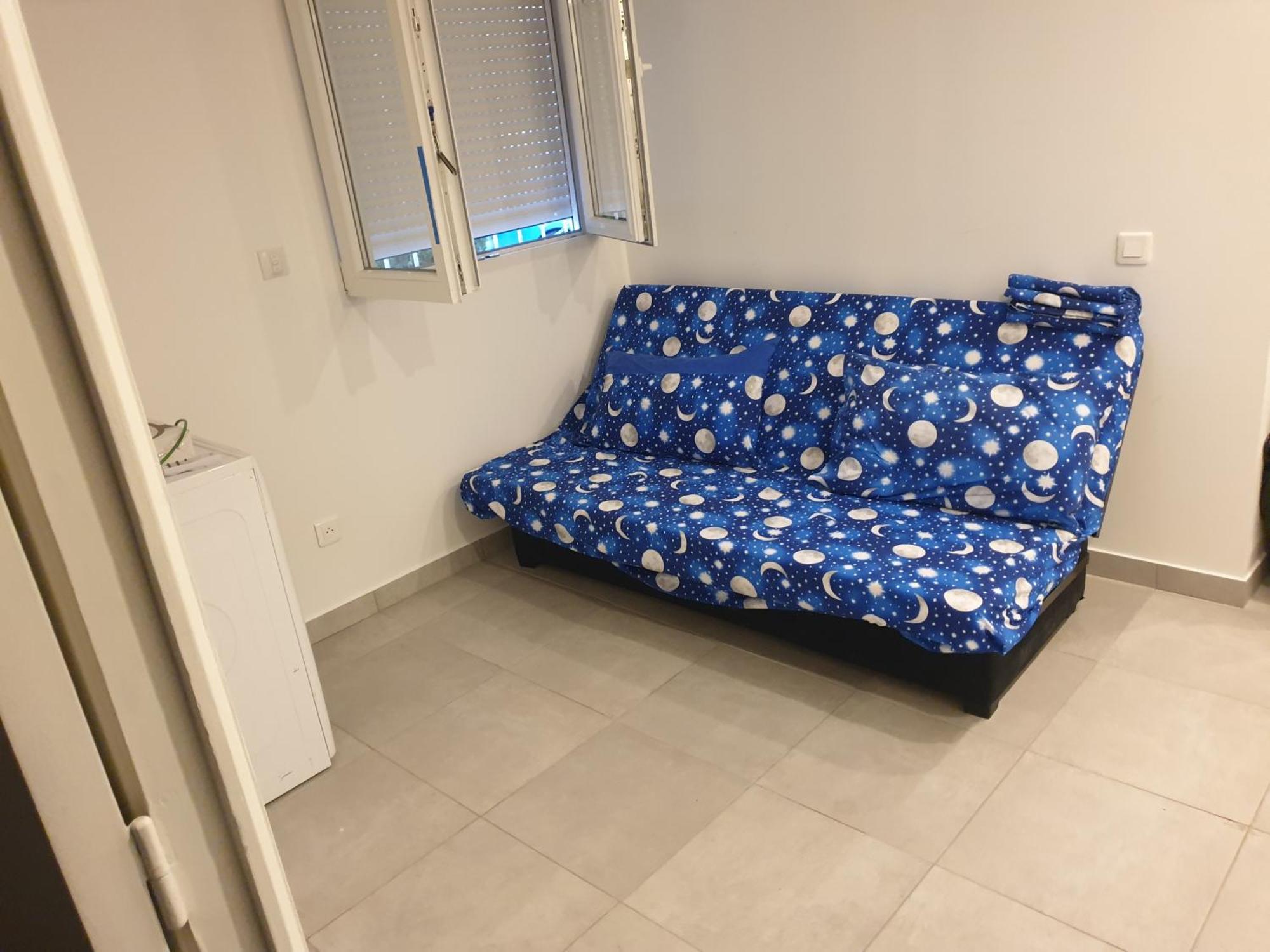 Renove 2023 Proche Aeroport 5min, Gare Sncf 2 Min, Tramway Au Pied De L'immeuble , Parking Possible, Renovated 2023 Near The Airport 5 Min, Train Station 2 Min, Tram Next To The Building 1 Min, Parking Possible * Nizza