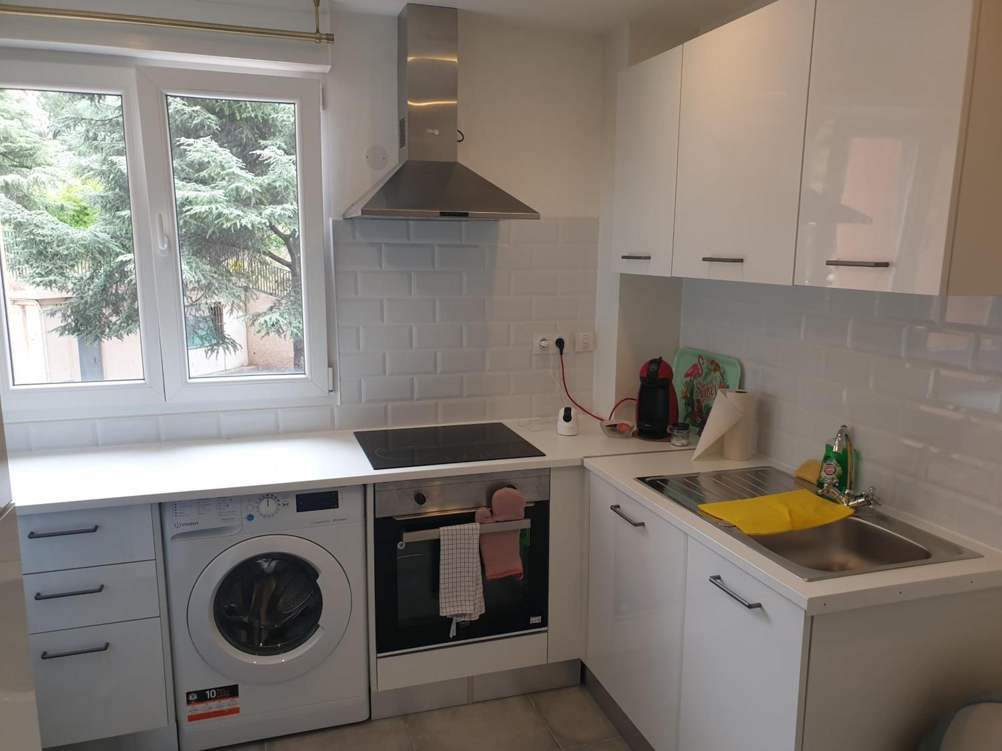 Appartamento Renove 2023 Proche Aeroport 5min, Gare Sncf 2 Min, Tramway Au Pied De L'immeuble , Parking Possible, Renovated 2023 Near The Airport 5 Min, Train Station 2 Min, Tram Next To The Building 1 Min, Parking Possible *